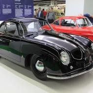 1950 verlagerte Porsche die Produktion zurück nach Stuttgart Zuffenhausen. Das Fahrzeug vom Hamburger Protypen-Museum mit der Fahrzeugidentnummer 5047 ist älteste erhaltene Fahrzeug, das in Zuffenhausen hergestellt wurde. (IAA 2011)