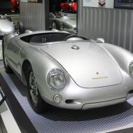 Porsche 550 Spyder - der erste Wagen, den Porsche speziell für die Rennstrecke entwickelte. Baujahr 1954, 550 kg Leergewicht, 110 PS, 1498 ccm, bis zu 220 km/h schnell. Der Rennmotor wurde später auch in den Carrera Modellen verwendet.  (14.03.2017)
